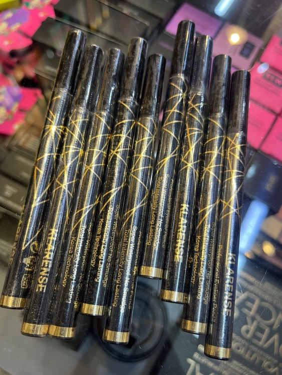 خط چشم ماژیکی کلارنس